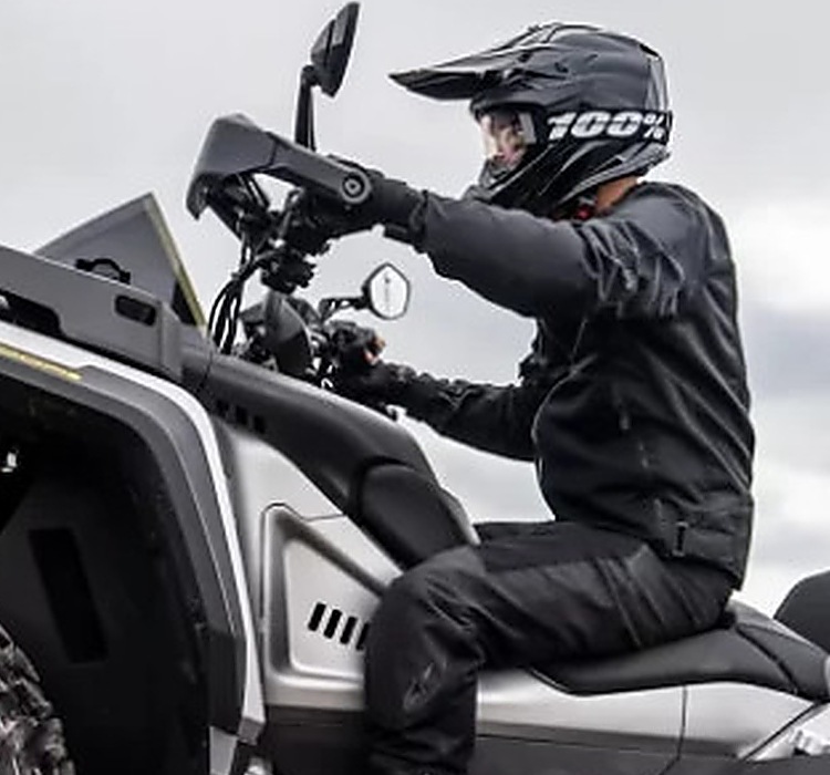 BENDA Redstone 1000 R2 DL – TFT kijelző és kezelőszervek